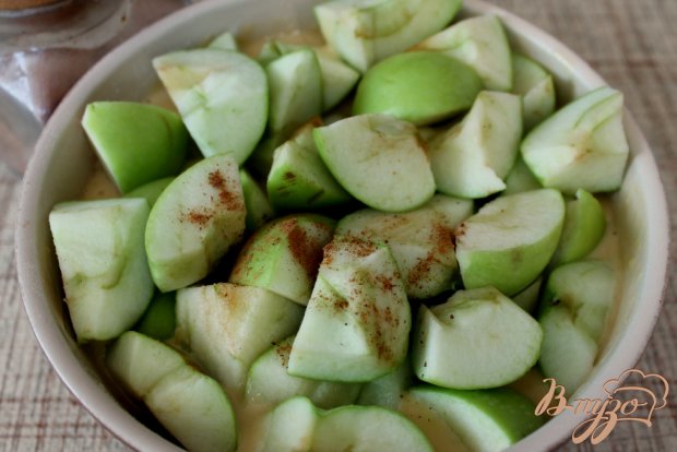 Шарлотка с белым наливом и корицей Шарлотка с белым наливом и корицей