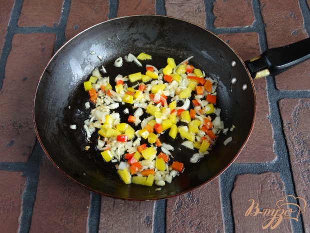 Курица фаршированная рисом и болгарским перцем Курица фаршированная рисом и болгарским перцем