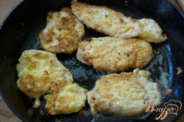Курица с помидорами в сковороке Курица с помидорами в сковороке