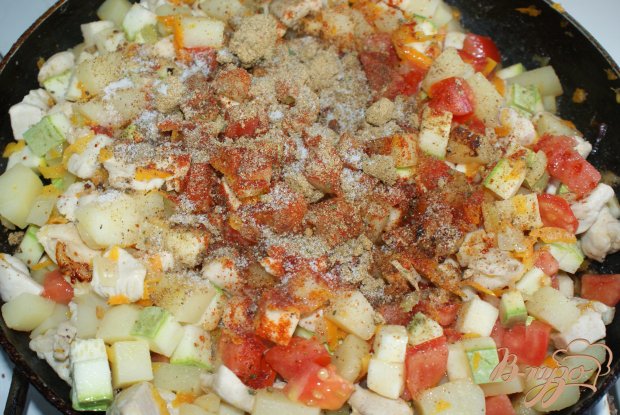 Курица с овощами тушеная в сметане Курица с овощами тушеная в сметане