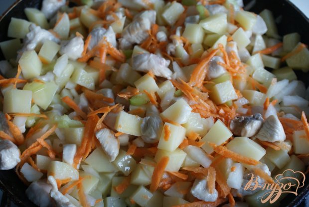 Курица с овощами тушеная в сметане Курица с овощами тушеная в сметане