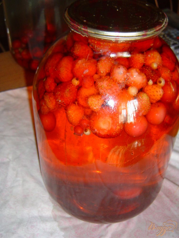 Компот с клубникой, вишней, смородиной на зиму Компот с клубникой, вишней, смородиной на зиму