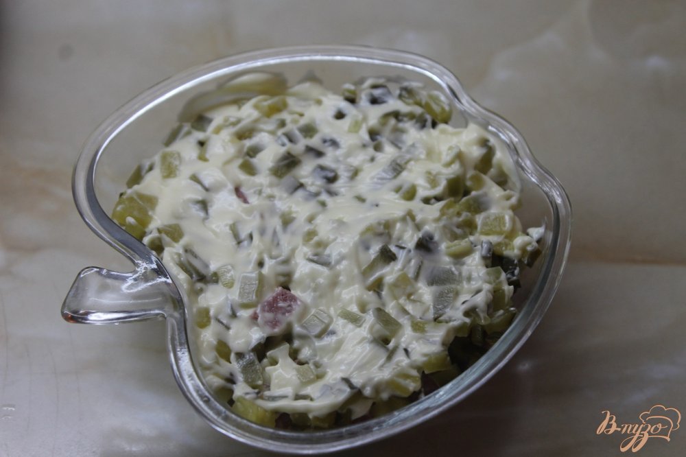 Салат с копченой колбасой и отварным картофелем Салат с копченой колбасой и отварным картофелем