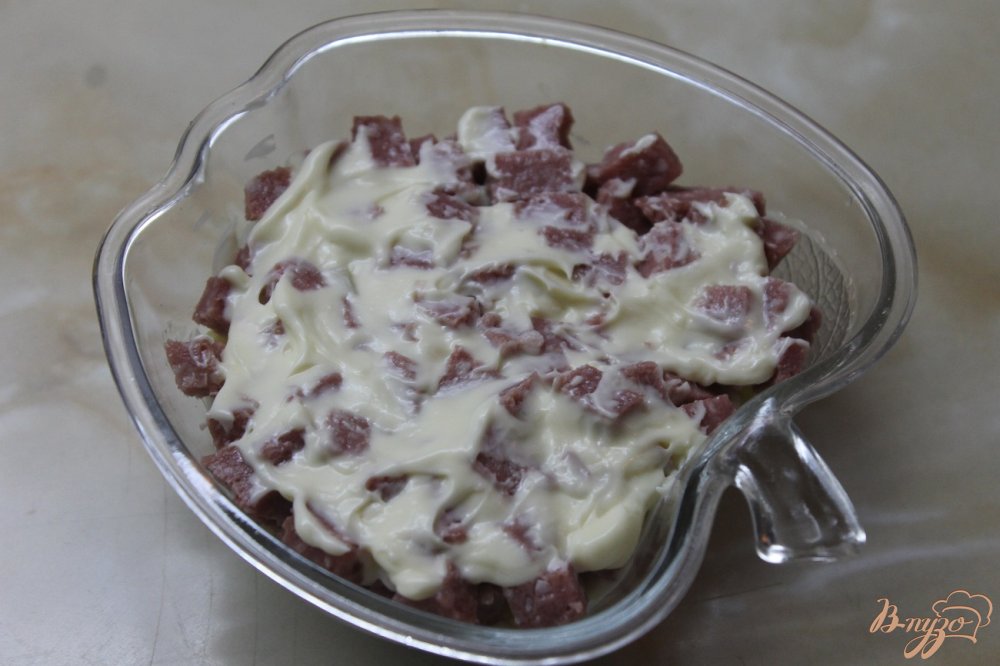 Салат с копченой колбасой и отварным картофелем Салат с копченой колбасой и отварным картофелем