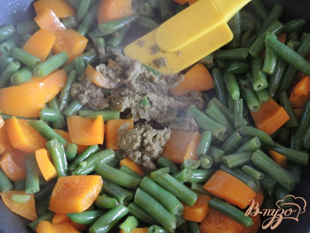 Курица с овощами и пастой карри Курица с овощами и пастой карри