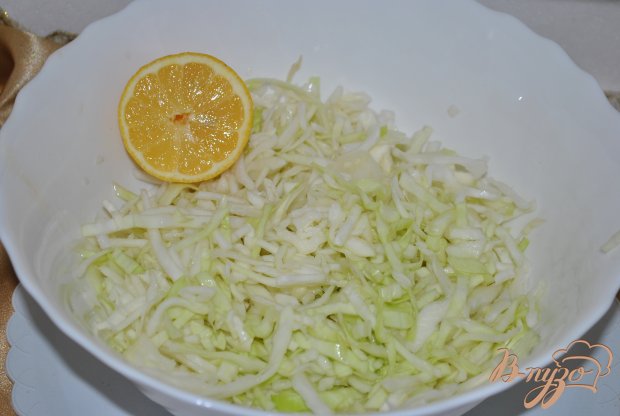 Рецепт Салат с квашеной капустой и редисом