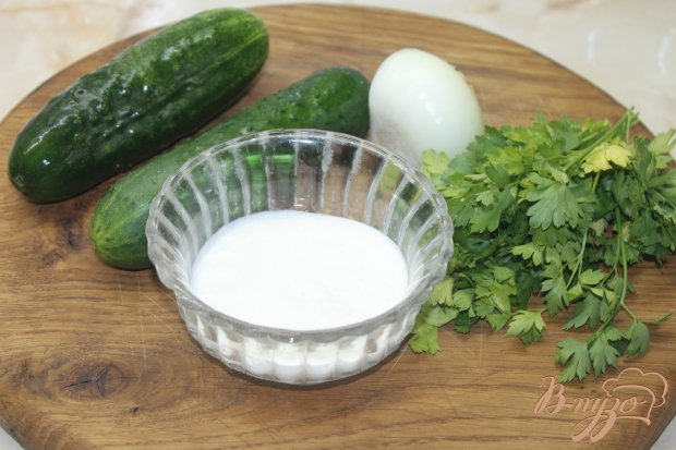 Рецепт Огуречный салат со сметанным соусом