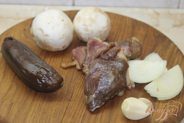 Рецепт Утиное мясо тушенное с баклажанами в томатном соусе