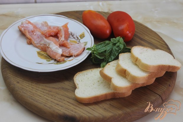 Рецепт Брускетта с помидорами и красной рыбой