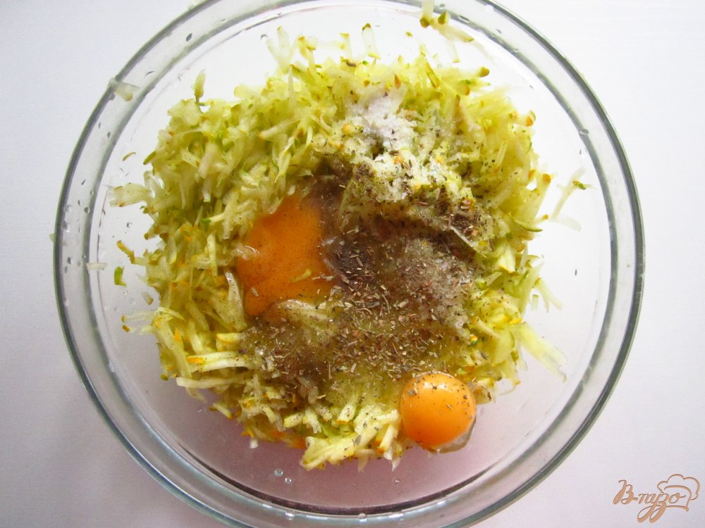 Кабачковый торт с полукопчеными колбасками Кабачковый торт с полукопчеными колбасками