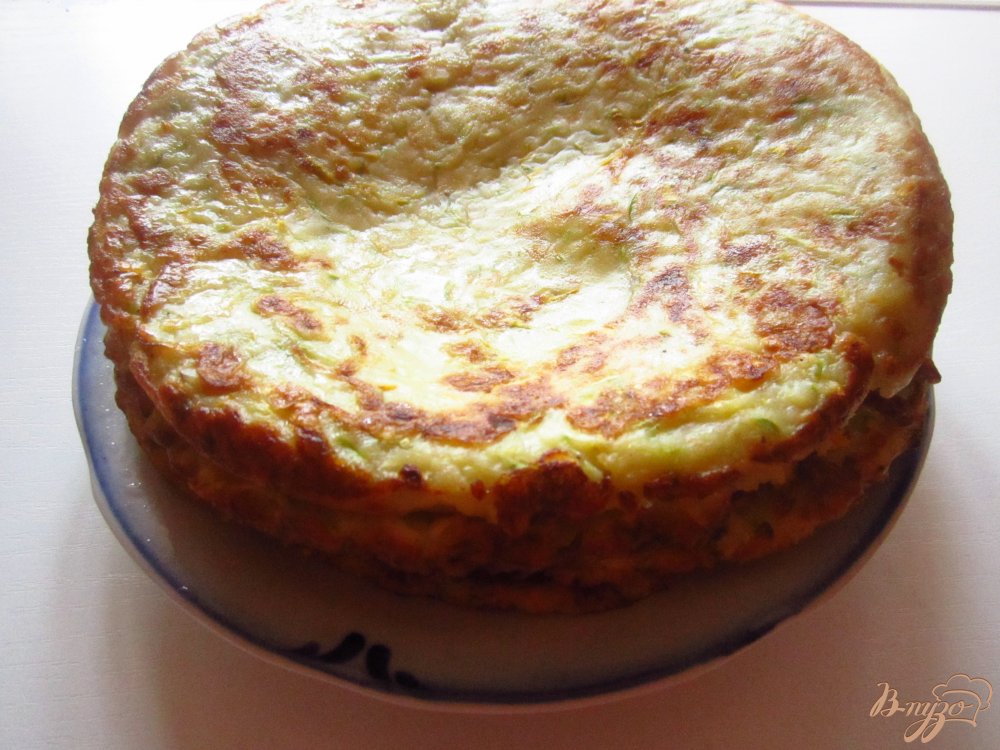 Кабачковый торт с полукопчеными колбасками Кабачковый торт с полукопчеными колбасками