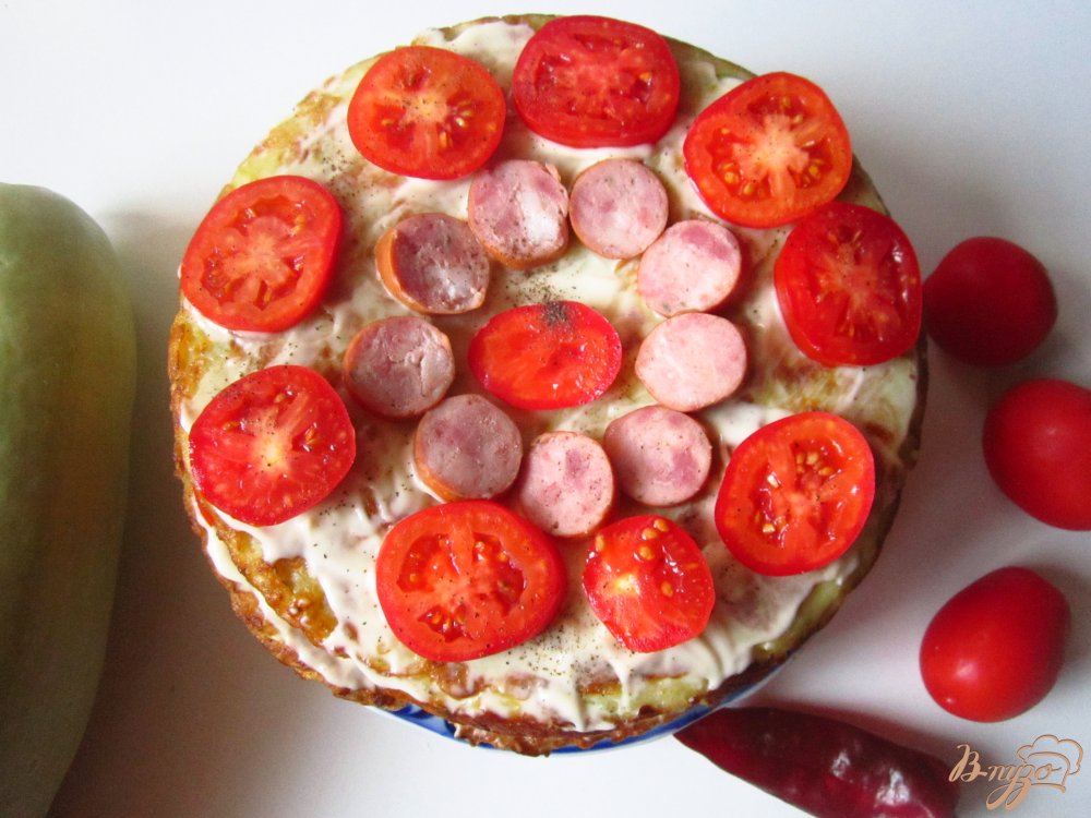 Кабачковый торт с полукопчеными колбасками Кабачковый торт с полукопчеными колбасками