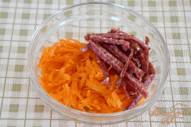 Салат с копченой колбасой и морковью Салат с копченой колбасой и морковью