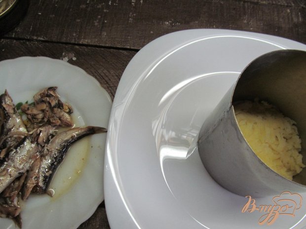 Салат со шпротами и маринованной свеклой Салат со шпротами и маринованной свеклой