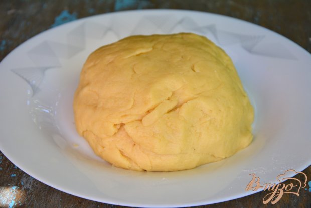Песочная галета с белой сливой Песочная галета с белой сливой