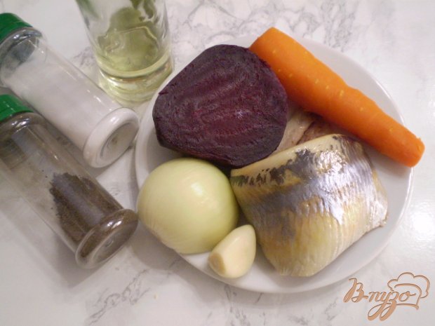 Рецепт Салат из селедки с овощами и чесноком