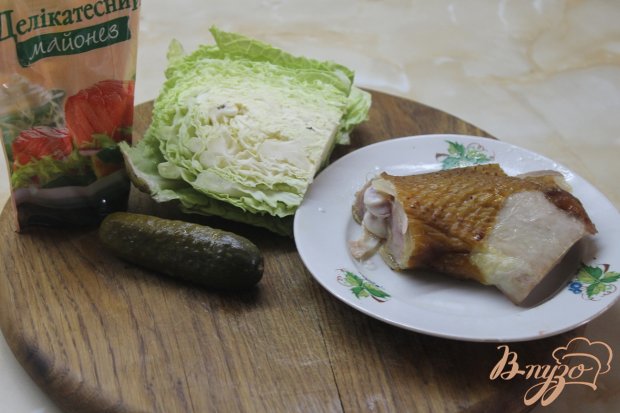 Рецепт Салат с капустой и копченой курицей