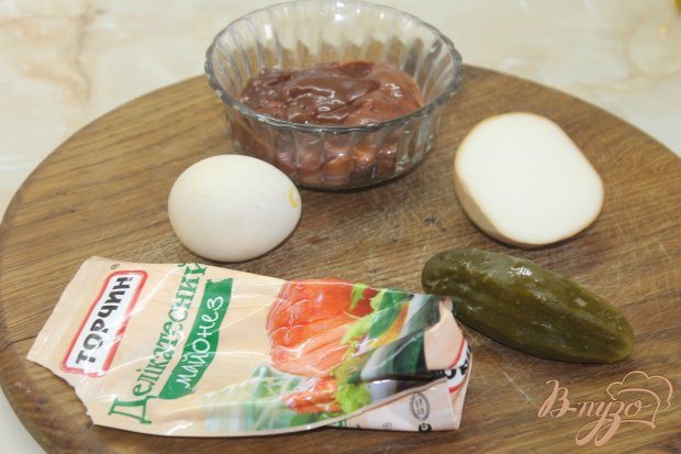 Рецепт Салат с куриной печенью и маринованным луком