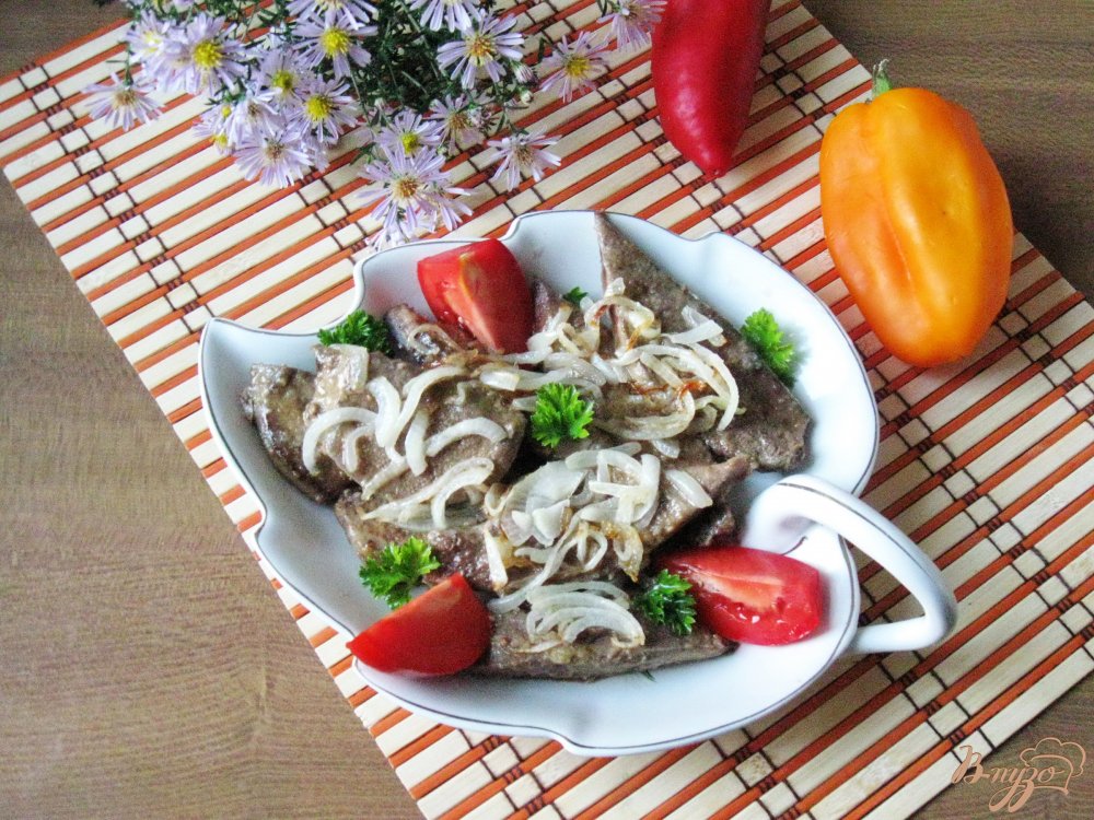 Жареная свиная печень с луком и чесноком Жареная свиная печень с луком и чесноком