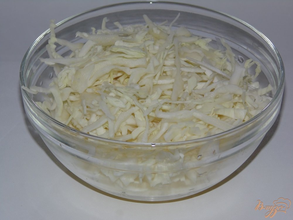 Капустный салат с дайконом и красным луком Капустный салат с дайконом и красным луком