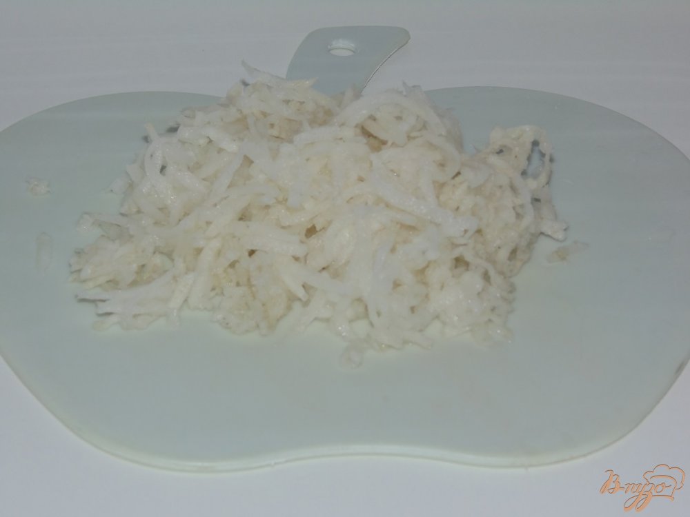 Капустный салат с дайконом и красным луком Капустный салат с дайконом и красным луком