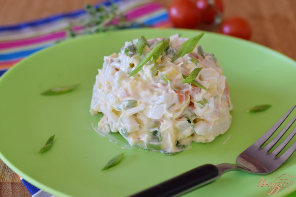 Салат с кальмаром, яйцом и зеленым луком Салат с кальмаром, яйцом и зеленым луком