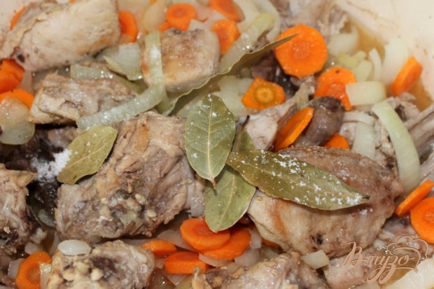 Мясо кролика с капустой и яблоком Мясо кролика с капустой и яблоком