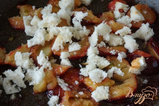 Мясной рулет с карамельными сливами Мясной рулет с карамельными сливами