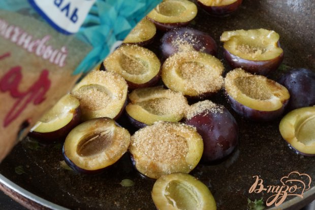Мясной рулет с карамельными сливами Мясной рулет с карамельными сливами