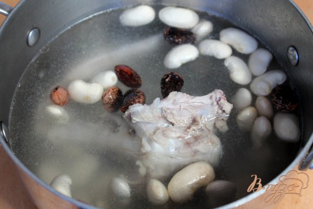 Красный борщ с фасолью на мясном бульоне Красный борщ с фасолью на мясном бульоне