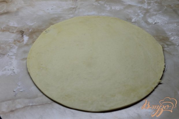 Сливочная пицца с лососем и соусом песто Сливочная пицца с лососем и соусом песто