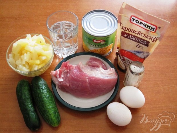 Рецепт Салат с мясом и ананасами