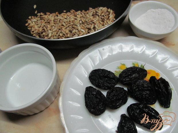 Рецепт Десерт из чернослива со сметаной