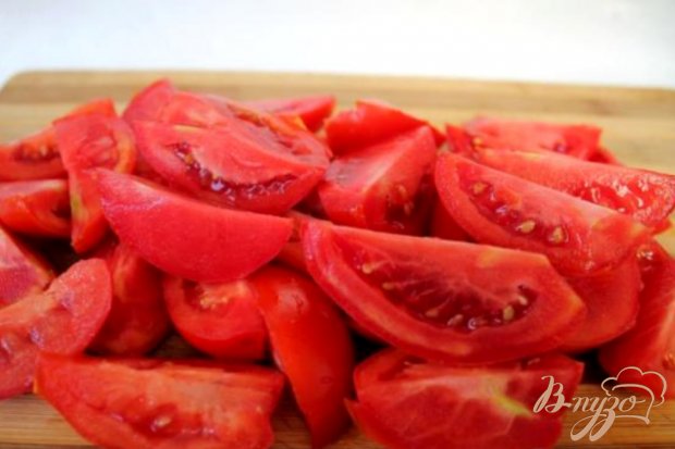 Рецепт Острый томатный суп с креветками и авокадо