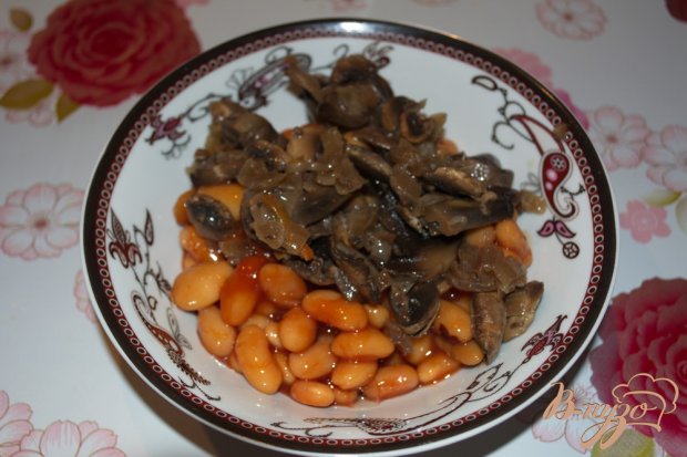 Теплый салат с фасолью и грибами Теплый салат с фасолью и грибами