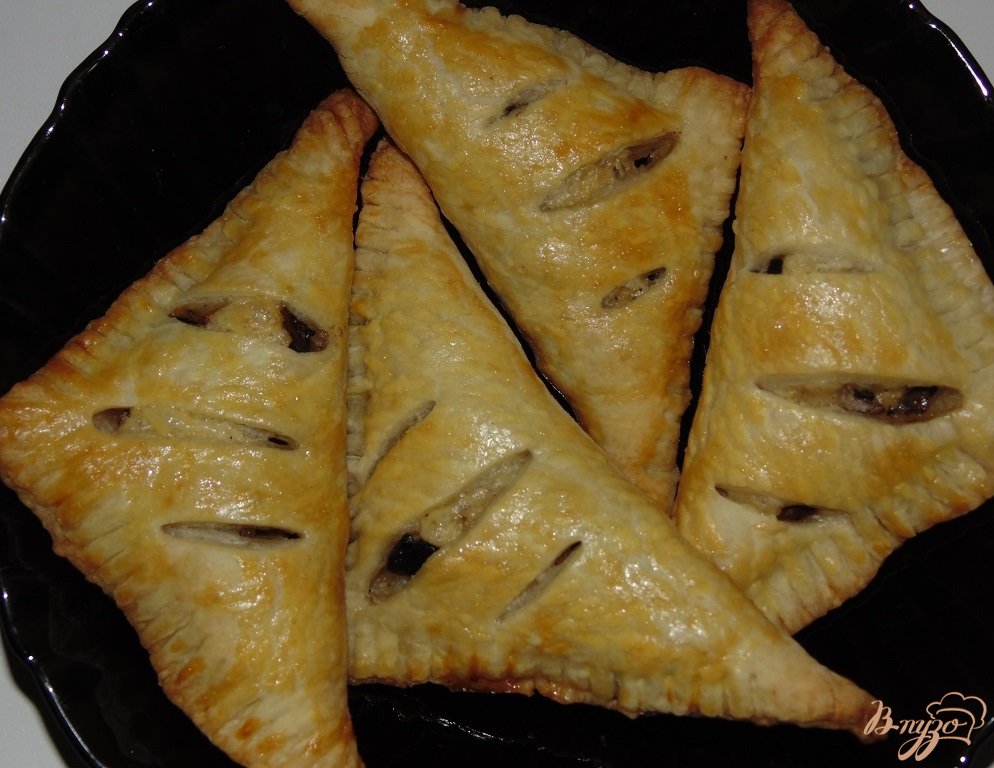 Слойки с шампиньонами и сыром Слойки с шампиньонами и сыром