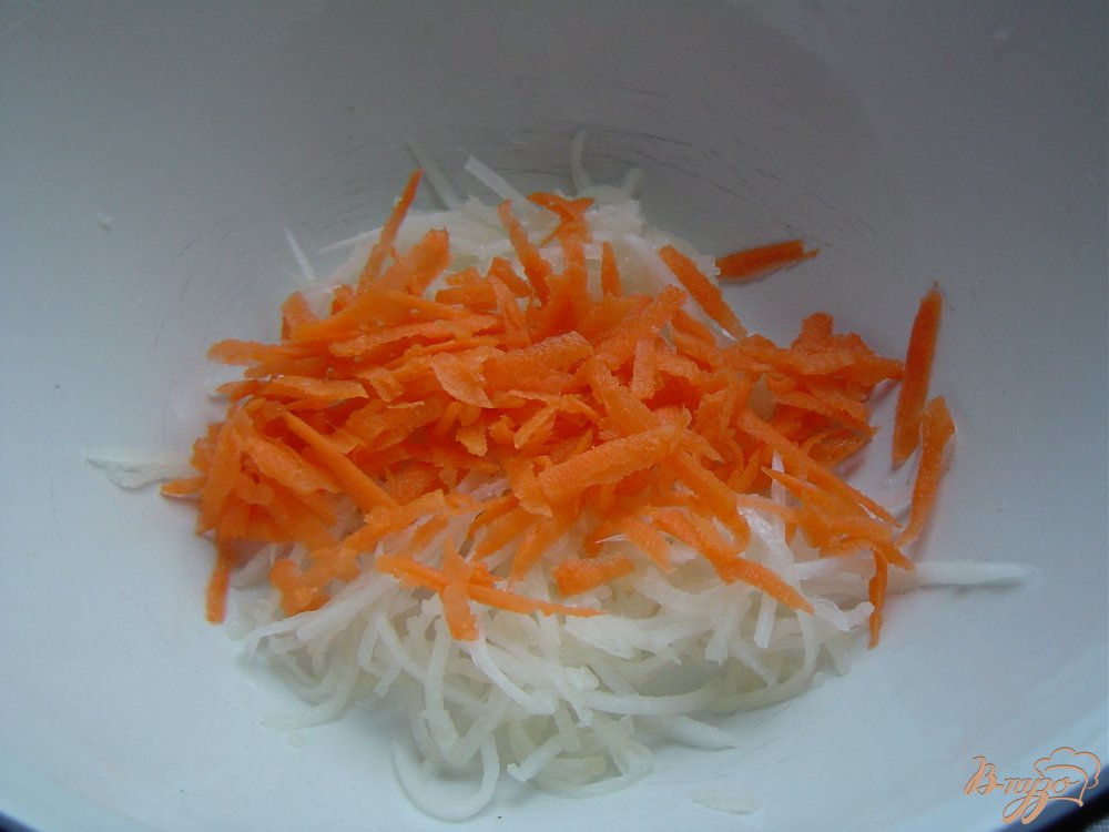 Салат с морковью, дайконом и кунжутом Салат с морковью, дайконом и кунжутом