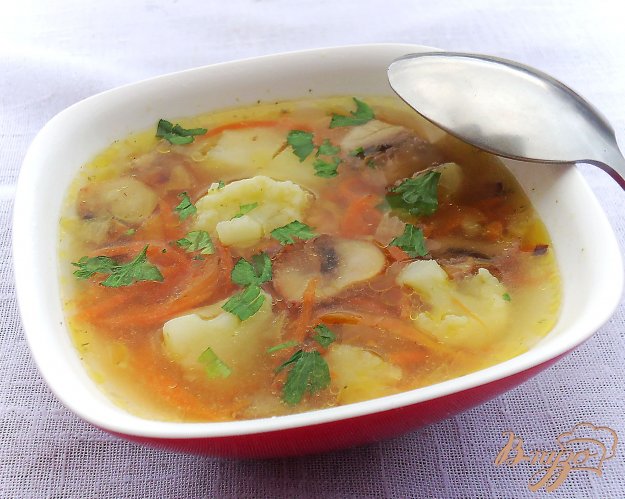 Рецепт супа из цветной капусты постный. Овощной суп с грибами. Суп с грибами и овощами. Суп с цветной капустой и шампиньонами. Суп из шампиньонов с цветной капустой.