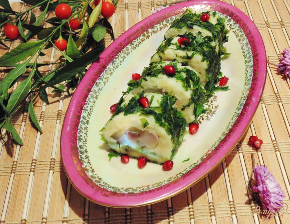 Картофельные роллы с огурцом и сельдью. Картофельные роллы с огурцом и сельдью.