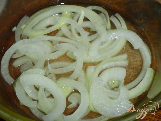 Рецепт Салат с помидорами и маринованным луком