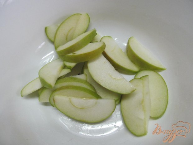 Рецепт Салат из яблок с орехами и сыром