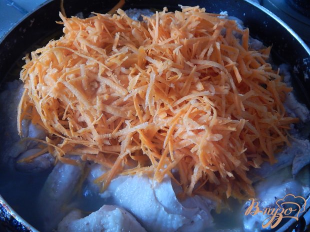 Курица тушёная с морковью Курица тушёная с морковью