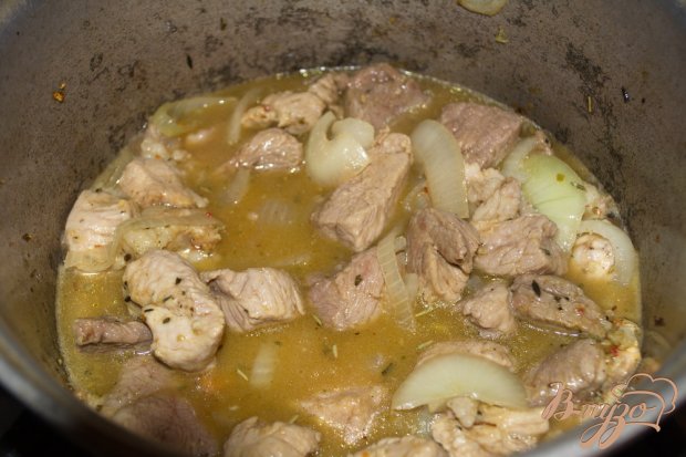 Тушеное мясо в вине с черносливом Тушеное мясо в вине с черносливом