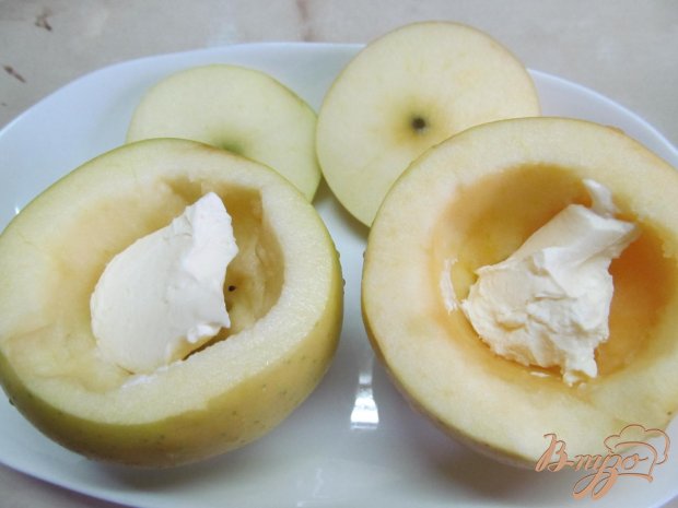 Рецепт Печенные яблоки с шоколадом сметаной и кунжутом