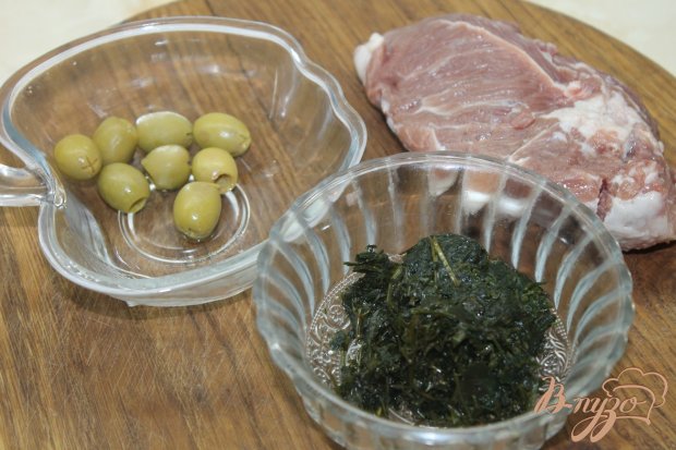 Рецепт Свиные мини рулеты с оливками и кинзой