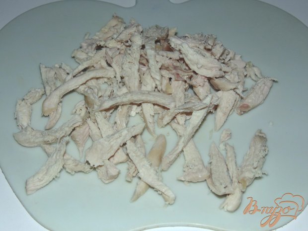 Рецепт Сытный салат с шампиньонами, курицей и огурчиками пикули