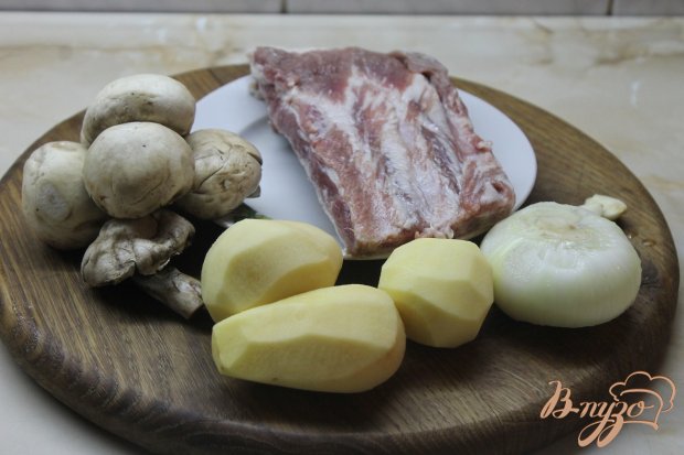 Рецепт Тушенный картофель с грибами и свиными ребрами