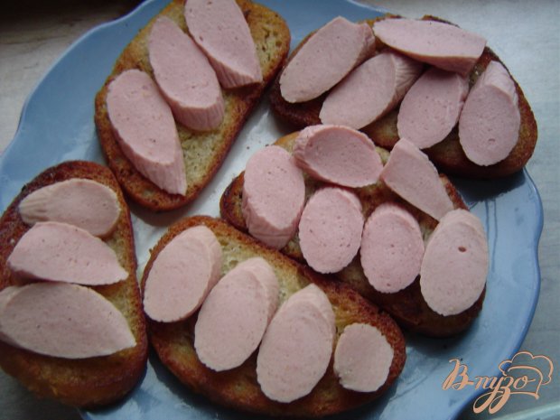 Горячие бутерброды с сосисками, грибами и сыром Горячие бутерброды с сосисками, грибами и сыром