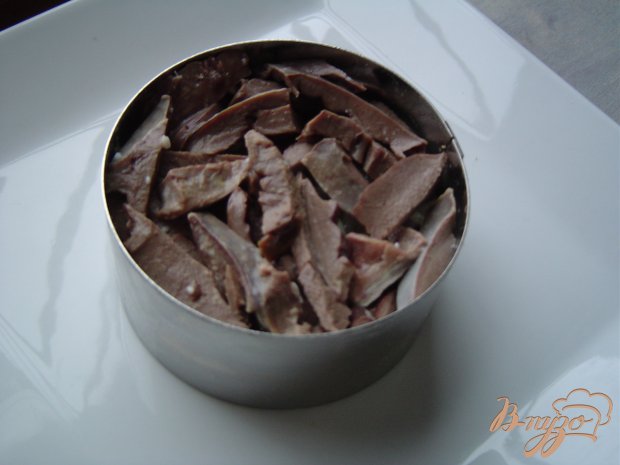 Слоеный салат с красной редькой,сердцем,луком и морковью Слоеный салат с красной редькой,сердцем,луком и морковью