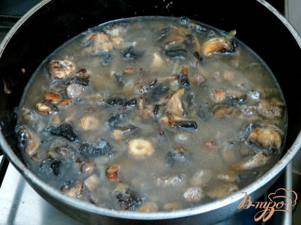 Соус с шампиньонами и грибным порошком. Соус с шампиньонами и грибным порошком.